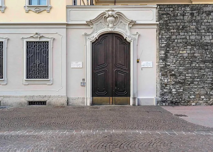 Brunate - Porta Torre-centro Storico *